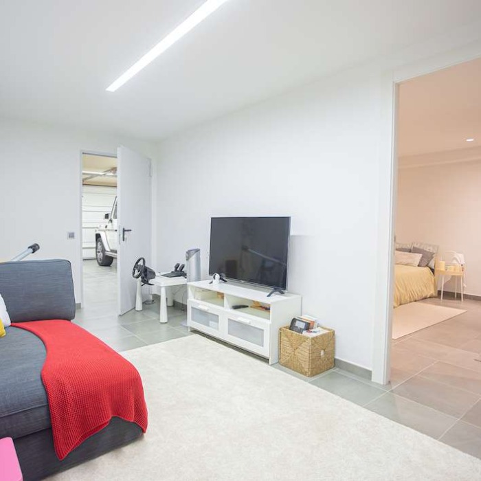 Modern 6 Bedroom Villa in Los Olivos, Nueva Andalucia | Image 79