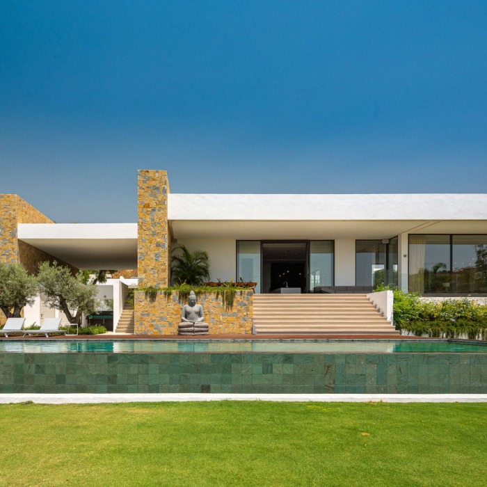Contemporary 6 Bedroom Villa in Marbella Club Golf Resort, Benahavis | Image 9