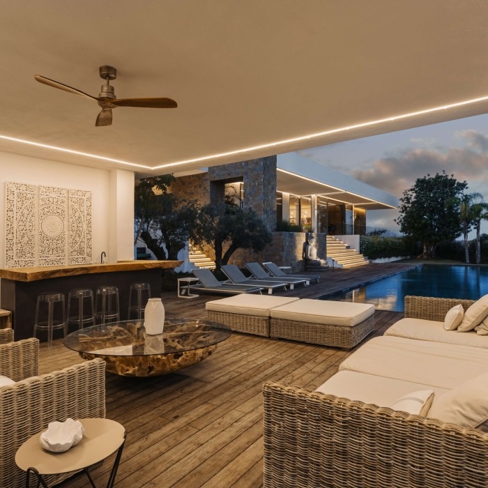 Contemporary 6 Bedroom Villa in Marbella Club Golf Resort, Benahavis | Image 8