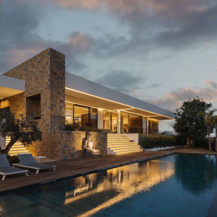 Contemporary 6 Bedroom Villa in Marbella Club Golf Resort, Benahavis | Image 2