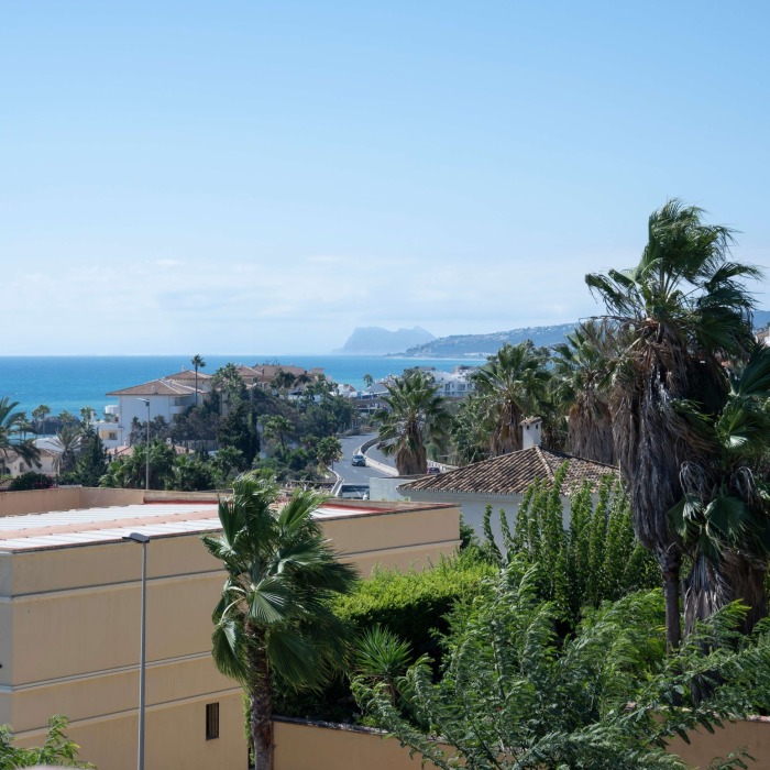Luxurious 3-Bedroom Townhouse with Stunning Sea Views in Costa Galera, Estepona | Image 12