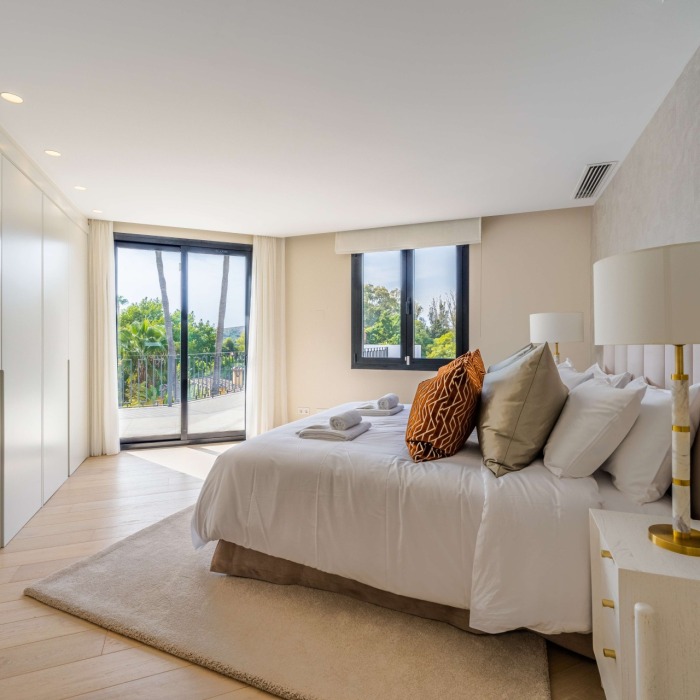 Beautiful 5 Bedroom Mediterranean Villa in El Paraiso, Estepona | Image 7