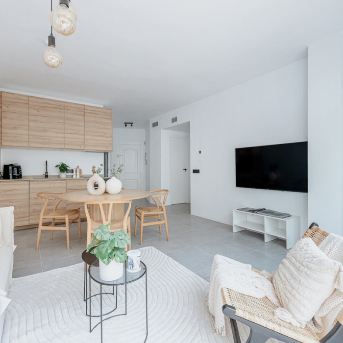 Modern 2 Bedroom Apartment in Nueva Andalucia | Image 3