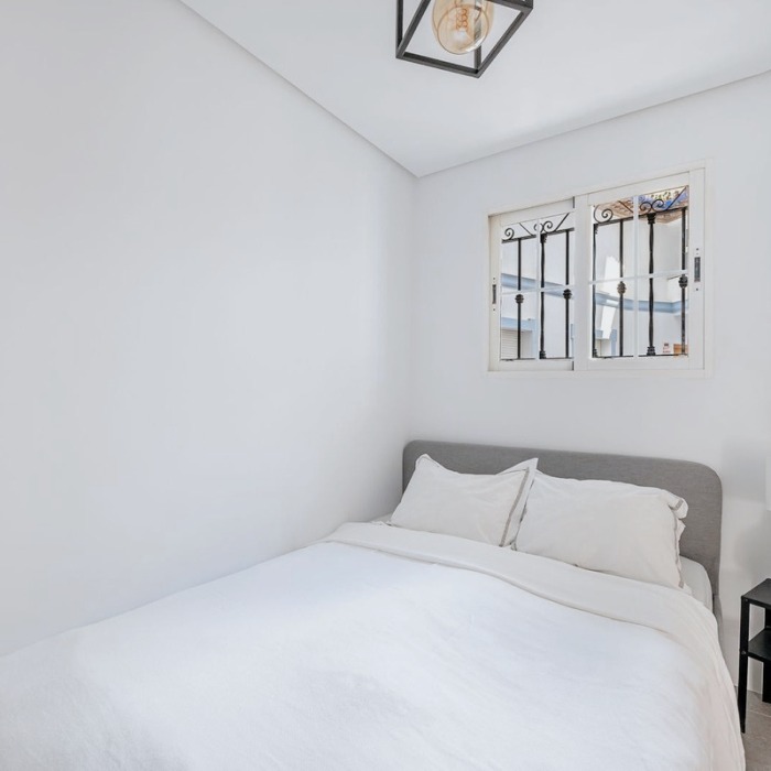 Modern 2 Bedroom Apartment in Nueva Andalucia | Image 19
