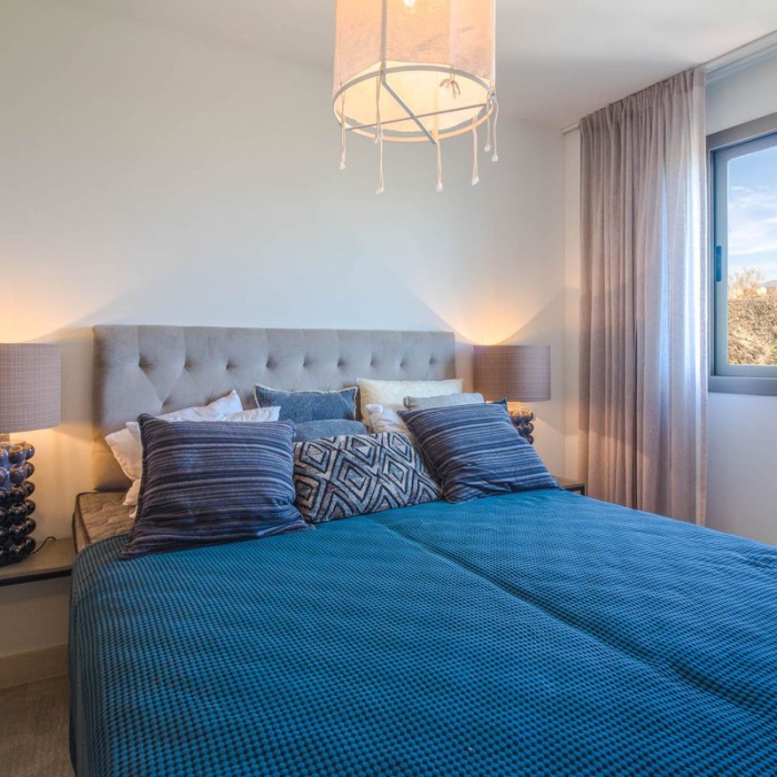 Modern 2 Bedroom Penthouse with Panoramic Sea Views in Benahavis | Image 11