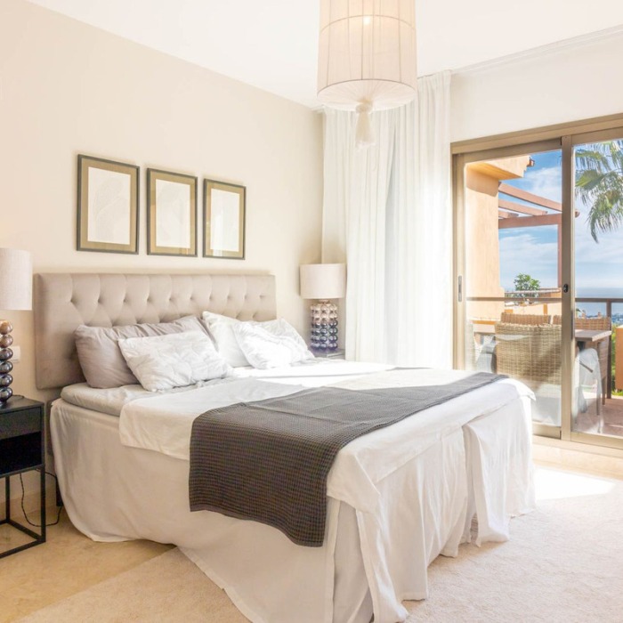 Modern 2 Bedroom Penthouse with Panoramic Sea Views in Benahavis | Image 8
