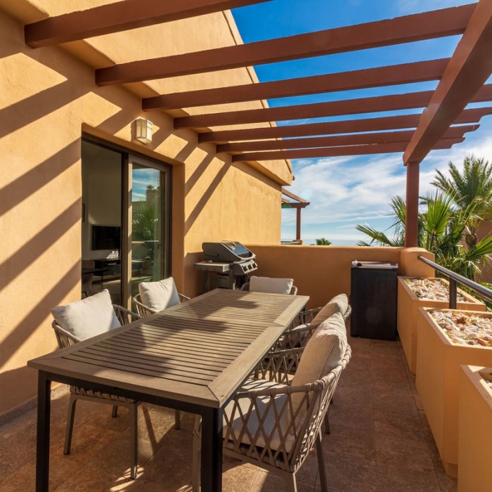 Modern 2 Bedroom Penthouse with Panoramic Sea Views in Benahavis | Image 20