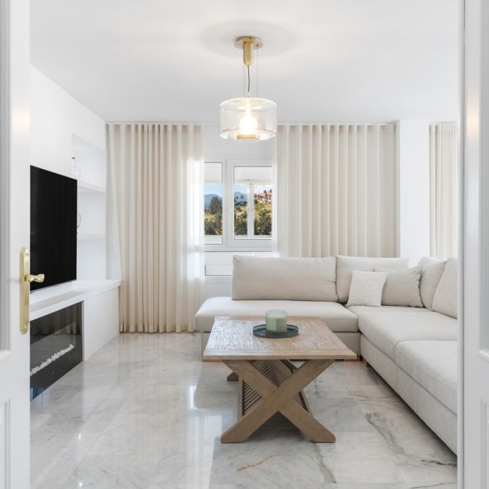 Modern 4 Bedroom Sea View Penthouse in Albatros I in La Campana, Nueva Andalucia | Image 6