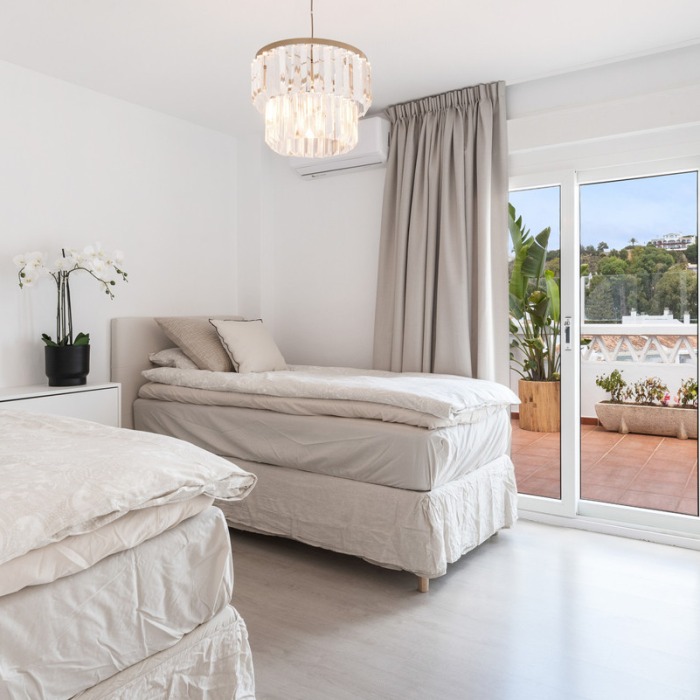 Modern 4 Bedroom Sea View Penthouse in Albatros I in La Campana, Nueva Andalucia | Image 14