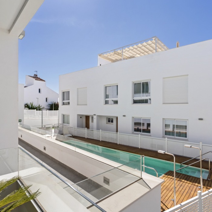 Modern 5 Bedroom Townhouse in Nueva Andalucia | Image 25