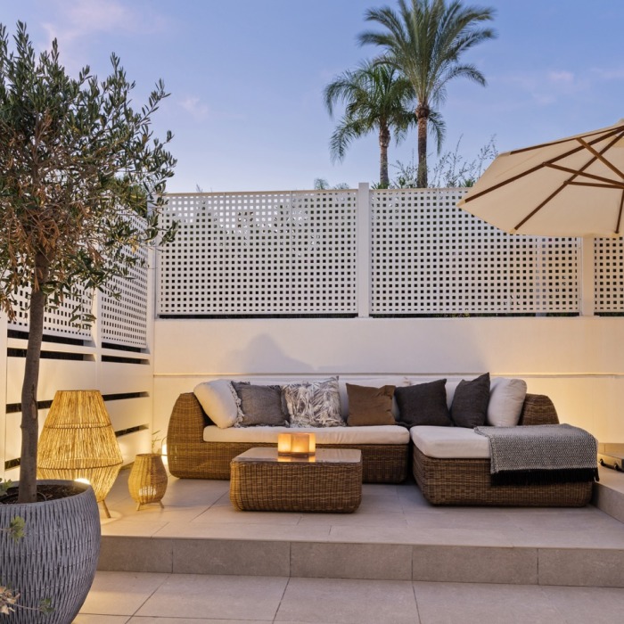 Modern 5 Bedroom Townhouse in Nueva Andalucia | Image 11