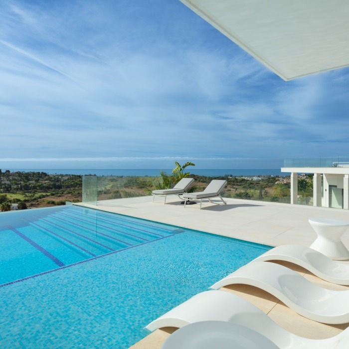 Modern 7 Bedroom Sea View Villa in El Paraiso in Estepona | Image 31