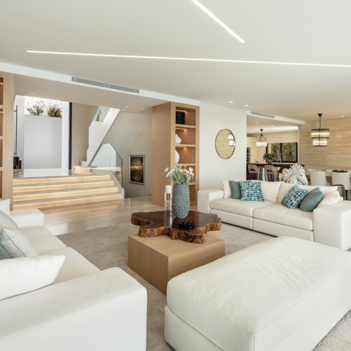 Modern 7 Bedroom Sea View Villa in El Paraiso in Estepona | Image 19