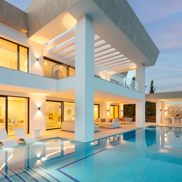 Modern 7 Bedroom Sea View Villa in El Paraiso in Estepona | Image 6