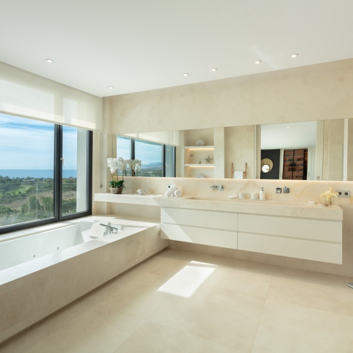 Modern 7 Bedroom Sea View Villa in El Paraiso in Estepona | Image 27