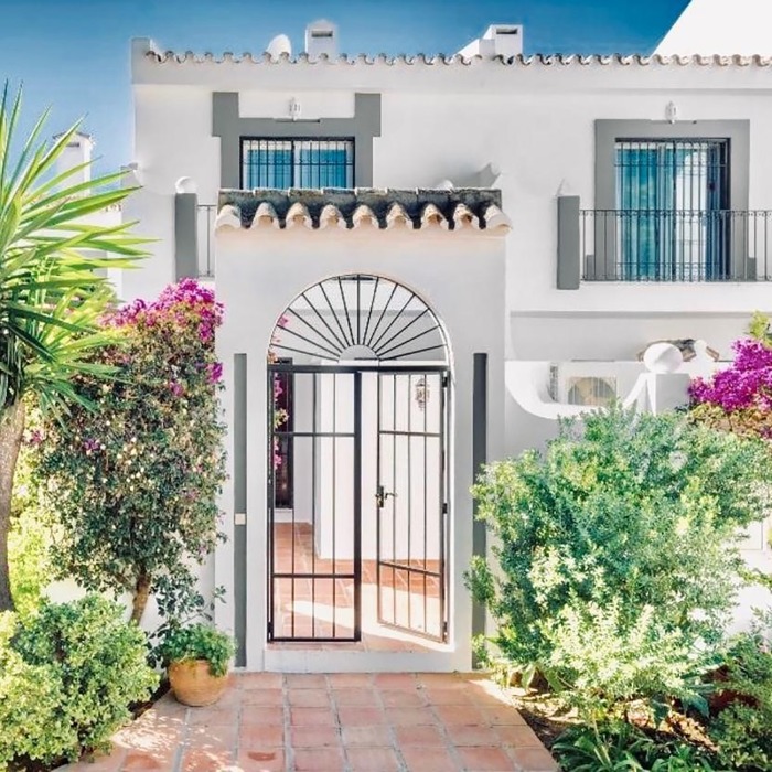 Modern 3 Bedroom Townhouse in Aloha in Nueva Andalucia | Image 26
