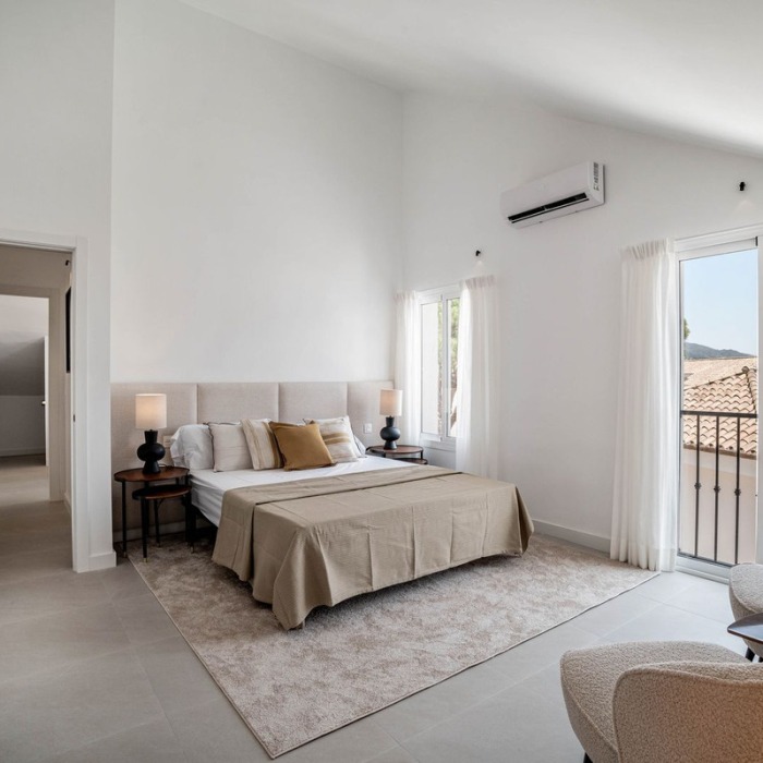 Modern 4 bedroom Duplex Penthouse in Pinos de Aloha, Nueva Andalucia | Image 18