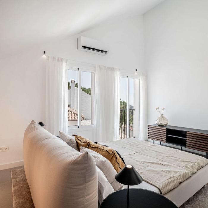 Modern 4 bedroom Duplex Penthouse in Pinos de Aloha, Nueva Andalucia | Image 9