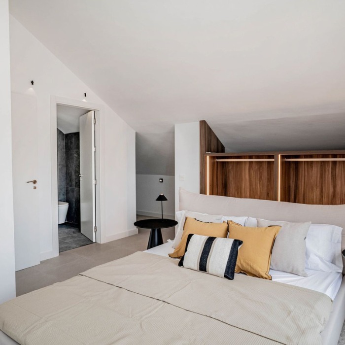 Modern 4 bedroom Duplex Penthouse in Pinos de Aloha, Nueva Andalucia | Image 25