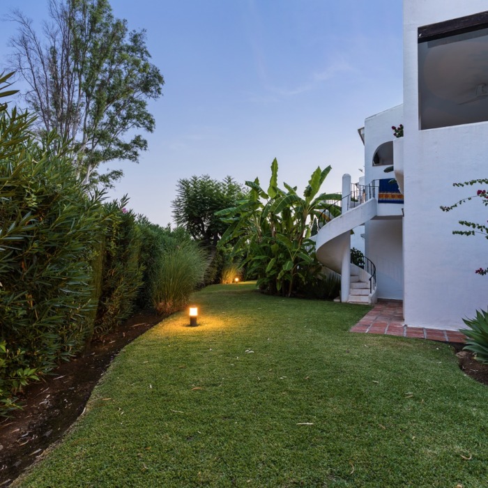 Modern 4 Bedroom Townhouse in Aloha, Nueva Andalucia | Image 15