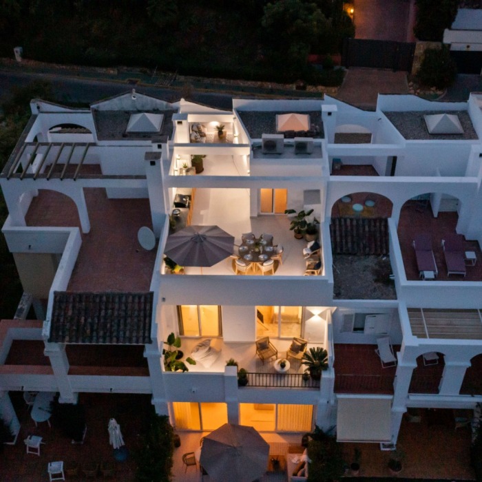 Modern 4 Bedroom Townhouse with Garden and Rooftop in La Quinta, Benahavis | Image 24