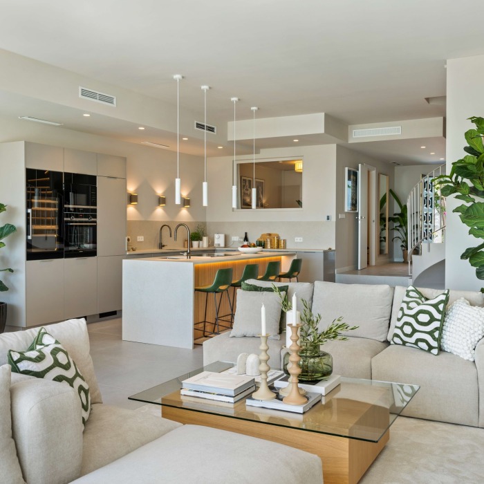 Modern 4 Bedroom Townhouse with Garden and Rooftop in La Quinta, Benahavis | Image 3