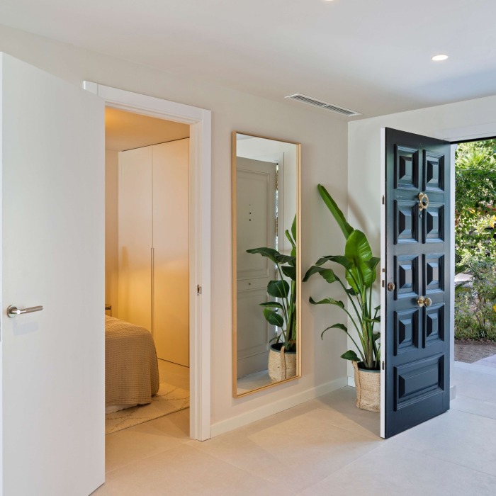 Modern 4 Bedroom Townhouse with Garden and Rooftop in La Quinta, Benahavis | Image 34