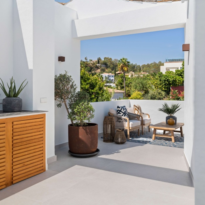 Modern 4 Bedroom Townhouse with Garden and Rooftop in La Quinta, Benahavis | Image 36