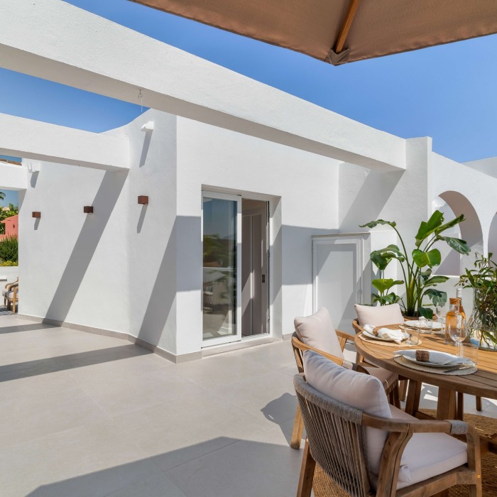 Modern 4 Bedroom Townhouse with Garden and Rooftop in La Quinta, Benahavis | Image 21