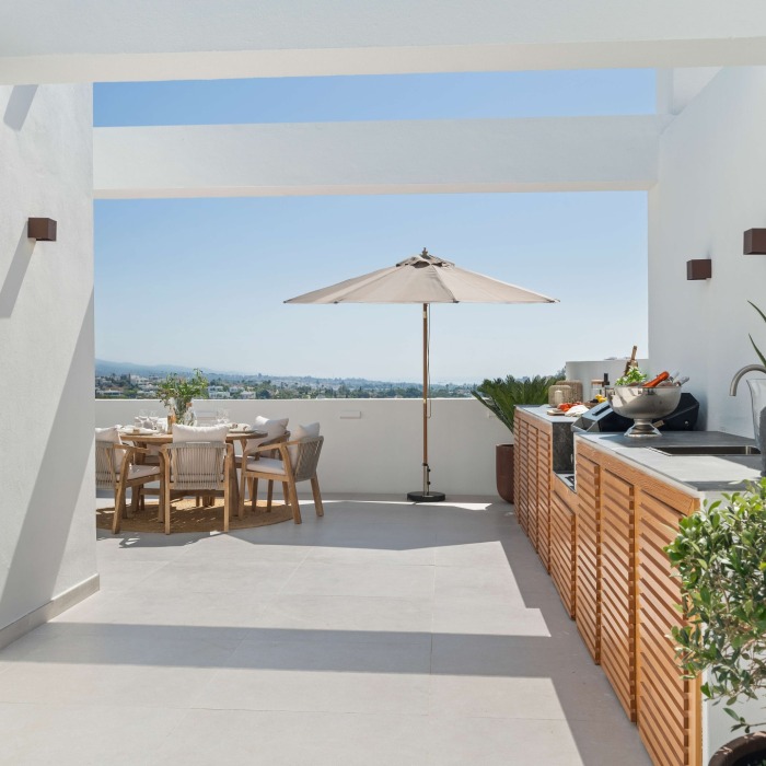 Modern 4 Bedroom Townhouse with Garden and Rooftop in La Quinta, Benahavis | Image 19