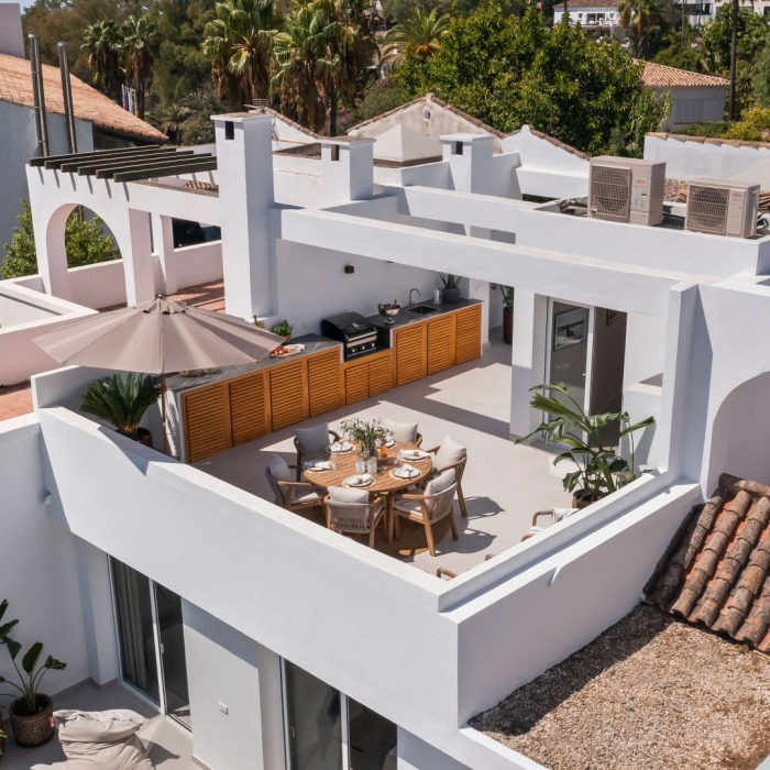 Modern 4 Bedroom Townhouse with Garden and Rooftop in La Quinta, Benahavis | Image 5