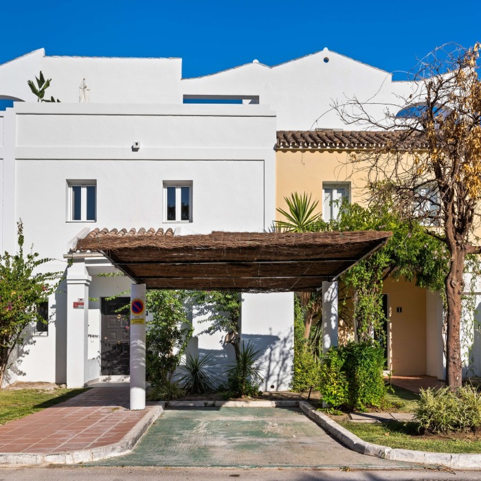 Modern 4 Bedroom Townhouse with Garden and Rooftop in La Quinta, Benahavis | Image 46