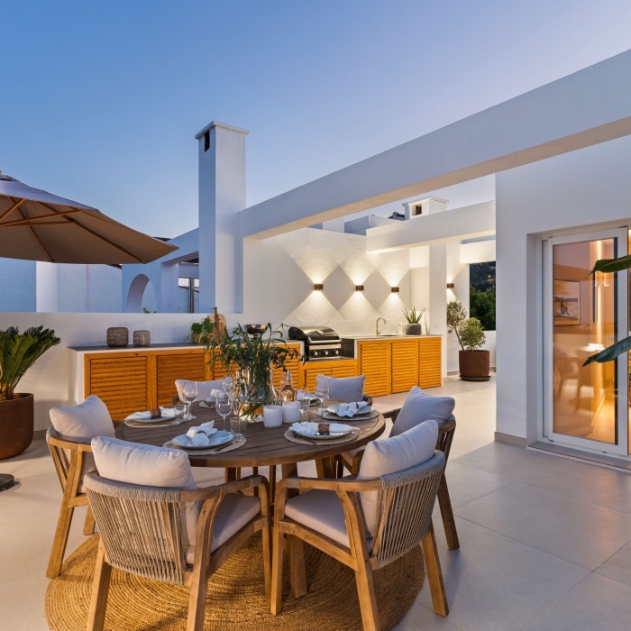 Modern 4 Bedroom Townhouse with Garden and Rooftop in La Quinta, Benahavis | Image 27