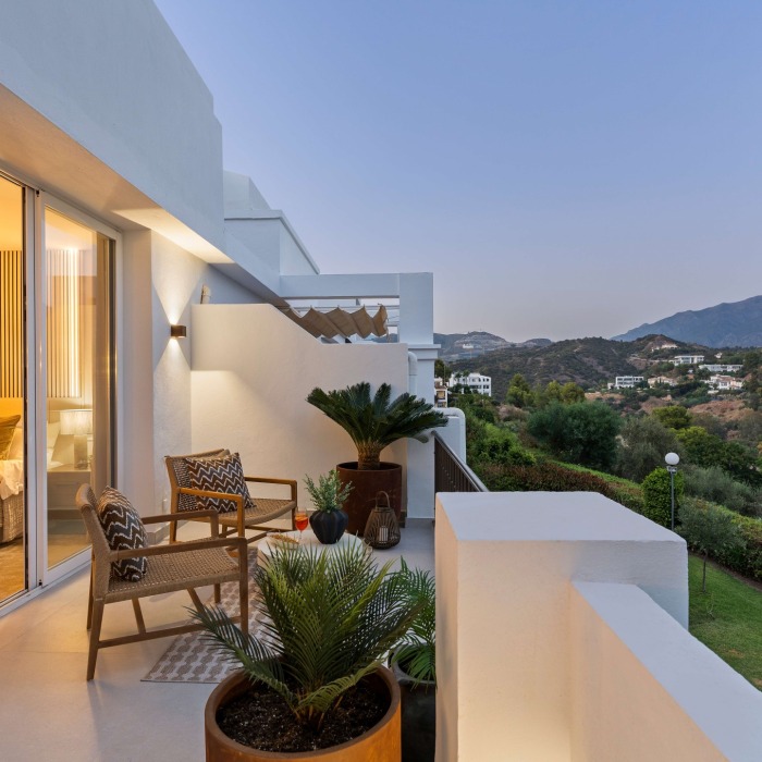 Modern 4 Bedroom Townhouse with Garden and Rooftop in La Quinta, Benahavis | Image 30