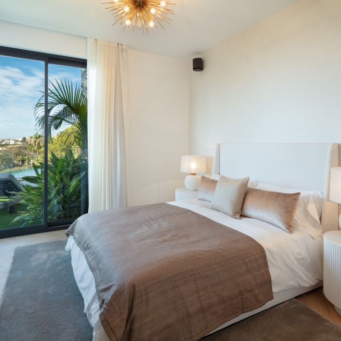 Modern 4 Bedroom Villa in El Herrojo at La Quinta in Benahavis | Image 14