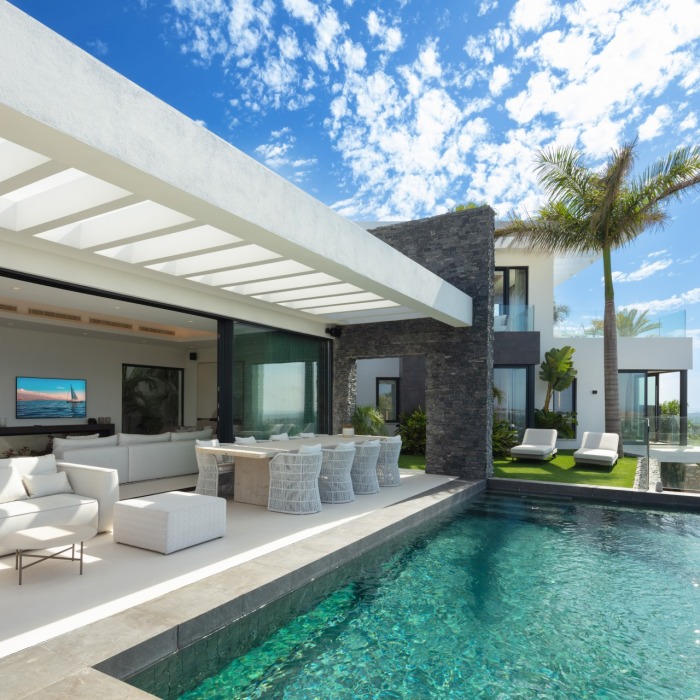 Modern 4 Bedroom Villa in El Herrojo at La Quinta in Benahavis | Image 19