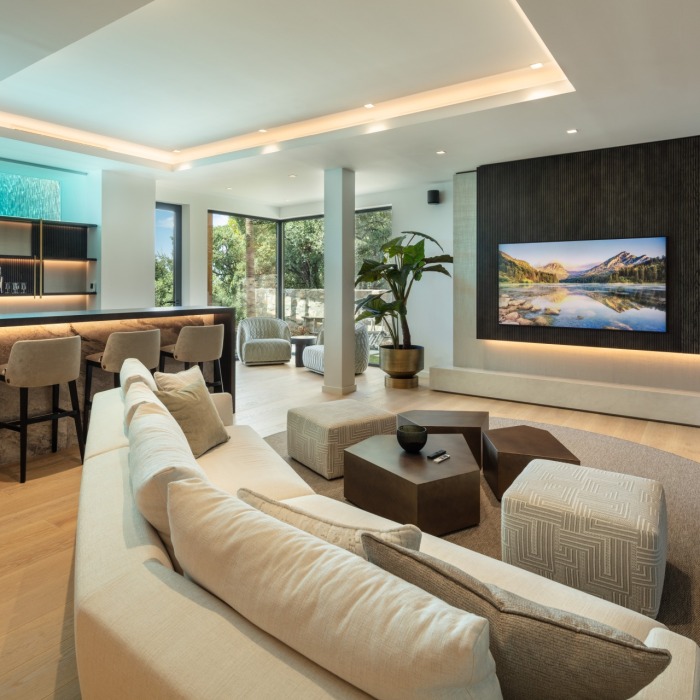 Modern 4 Bedroom Villa in El Herrojo at La Quinta in Benahavis | Image 28