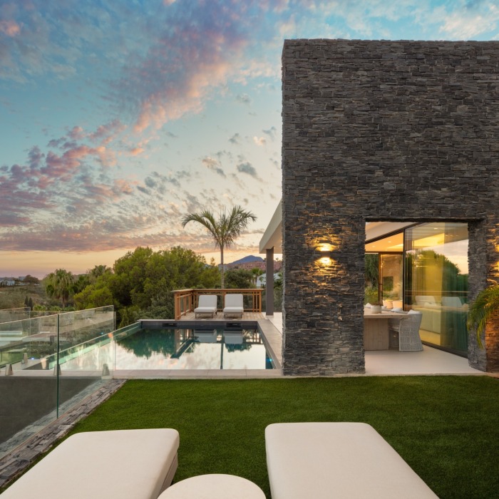 Modern 4 Bedroom Villa in El Herrojo at La Quinta in Benahavis | Image 32