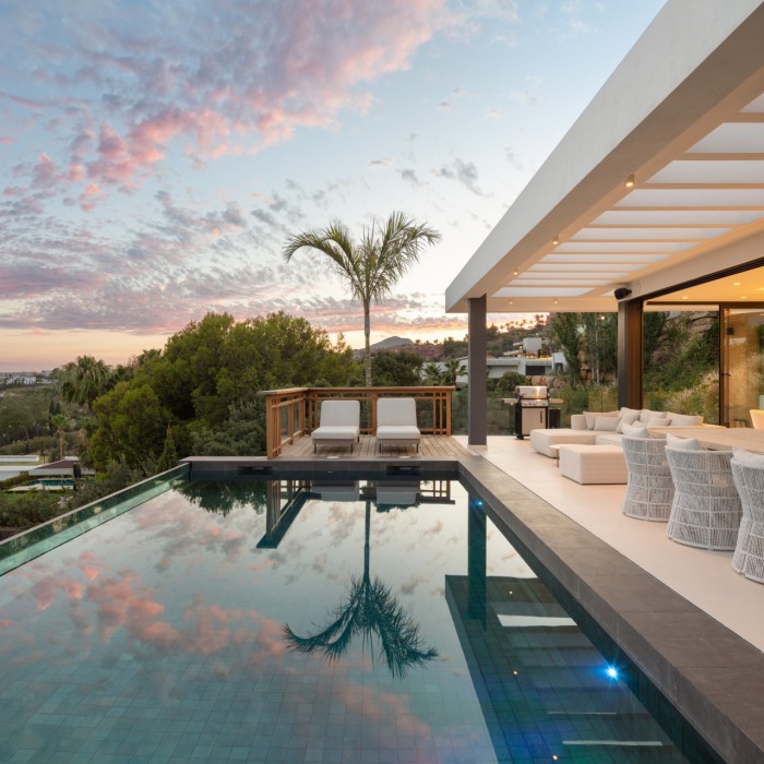 Modern 4 Bedroom Villa in El Herrojo at La Quinta in Benahavis | Image 33