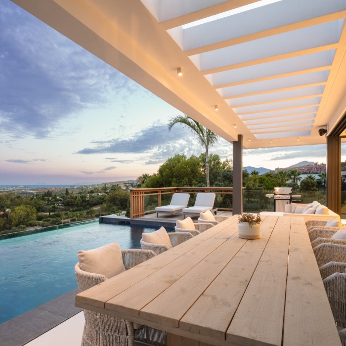 Modern 4 Bedroom Villa in El Herrojo at La Quinta in Benahavis | Image 34