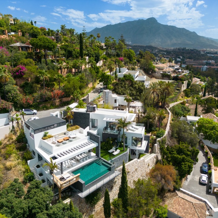 Modern villa for sale in El Herrojo at La Quinta in Benahavis, Marbella Spain39