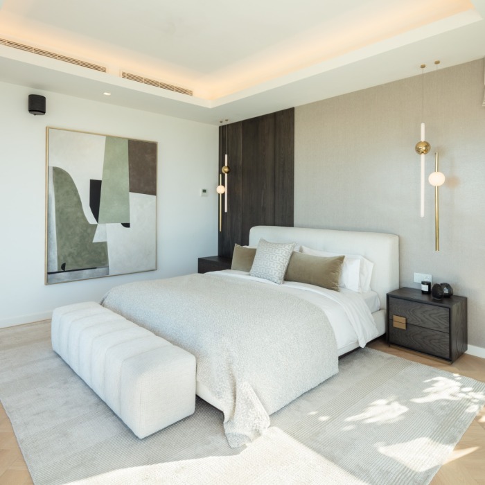 Modern 4 Bedroom Villa in El Herrojo at La Quinta in Benahavis | Image 8