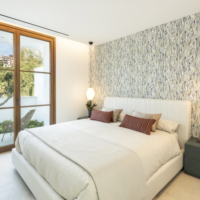 Modern 5 Bedroom Villa in El Herrojo in La Quinta, Benahavis | Image 2