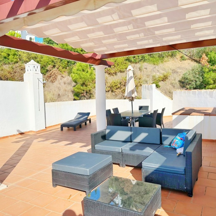 2 bedroom penthouse with panoramic views in Los Arqueros in Benahavis | Image 2