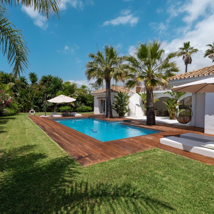 Charming 5 Bedroom Beachfront Villa in Marbesa in Marbella East | Image 16