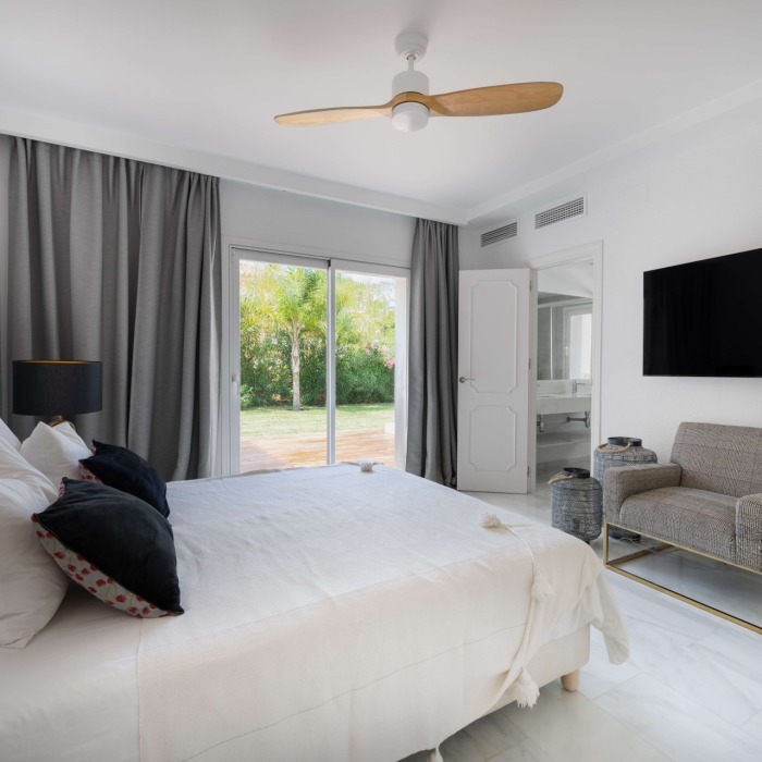 Charming 5 Bedroom Beachfront Villa in Marbesa in Marbella East | Image 6