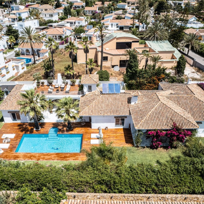 Charming 5 Bedroom Beachfront Villa in Marbesa in Marbella East | Image 4