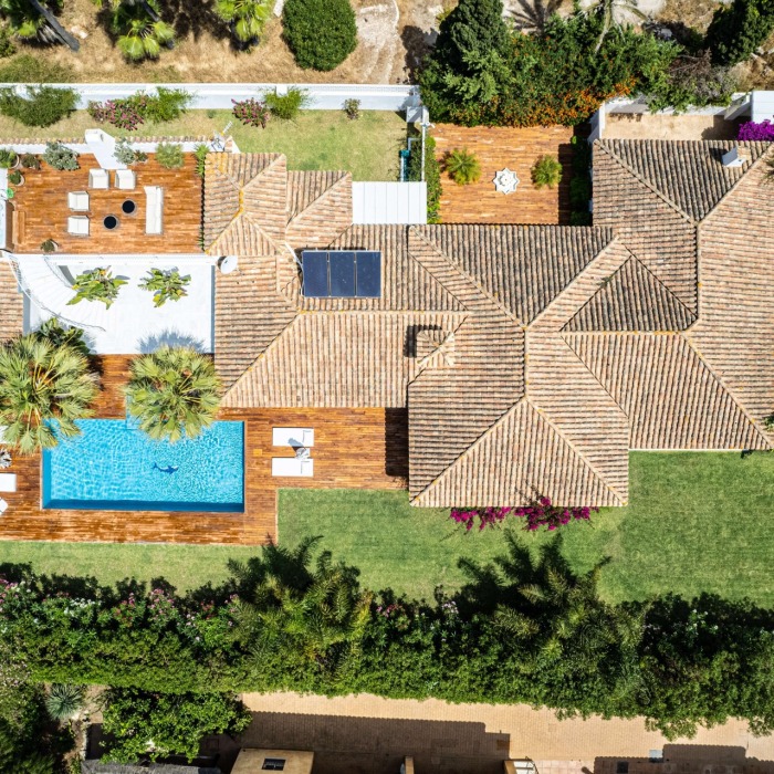 Charming 5 Bedroom Beachfront Villa in Marbesa in Marbella East | Image 3
