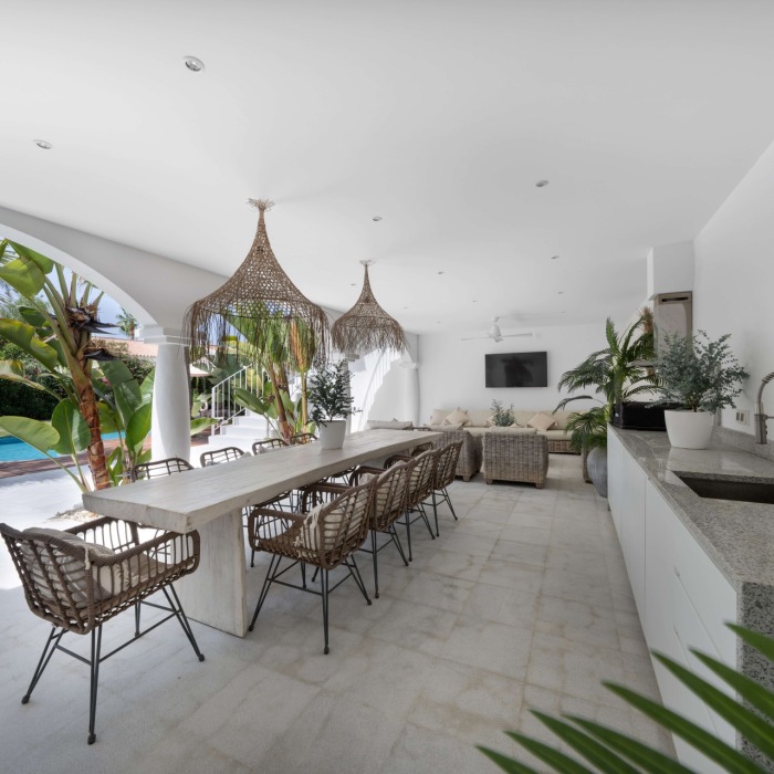 Charming 5 Bedroom Beachfront Villa in Marbesa in Marbella East | Image 11