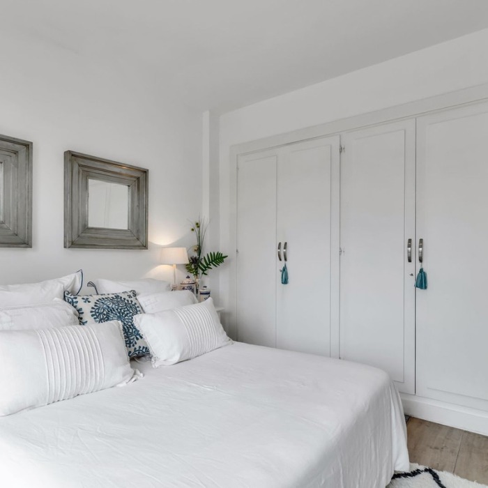 2 Bedroom Frontline Golf Sea View Apartment in La Quinta, Benahavis | Image 20